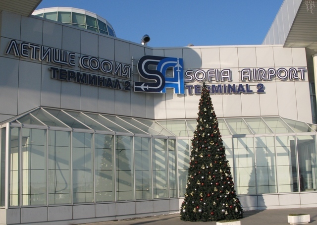 Правителството ще облекчава концесионера на летище София 